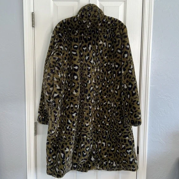 NWT Lucky Brand Faux Fur Long Line Coat green leopard camo size large - Picture 6 of 13